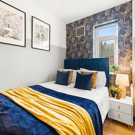 Exquisite 4 Bed In Leeds - Sleeps 10 - Parking *