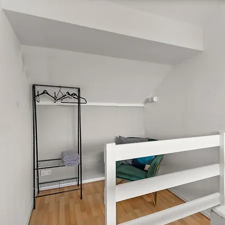 Holiday home Exquisite 4 Bed In Leeds - Sleeps 10 - Parking Leeds (West Yorkshire)