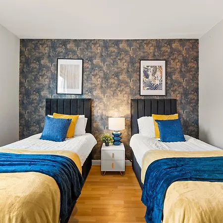 Holiday home Exquisite 4 Bed In Leeds - Sleeps 10 - Parking Leeds (West Yorkshire)